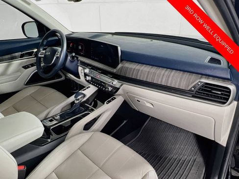 Certified 2023 Kia Telluride EX w/ EX Captain's Chair Package FWD image 30