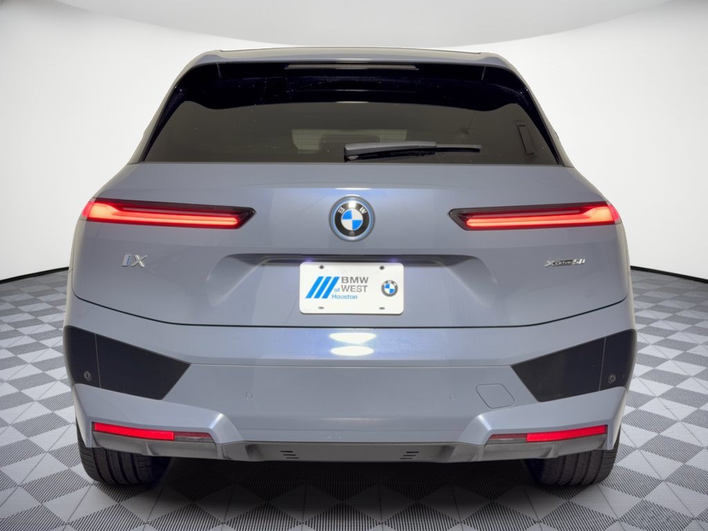 Used 2024 BMW iX xDrive50 w/ Sport Package AWD/4WD image 11