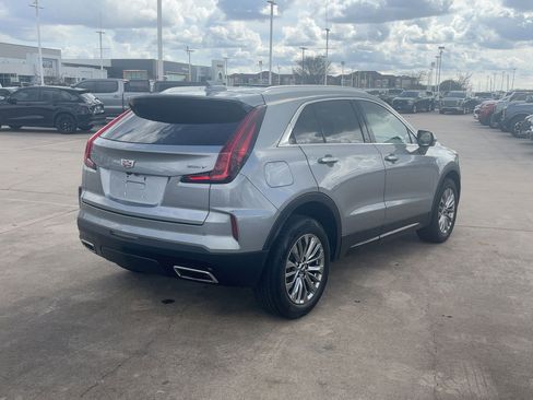 Used 2025 Cadillac XT4 Premium Luxury image 3