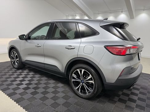 Used 2021 Ford Escape SE w/ SE Sport Appearance Package image 5