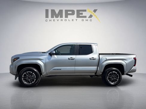 Used 2025 Toyota Tacoma TRD Sport AWD/4WD image 2