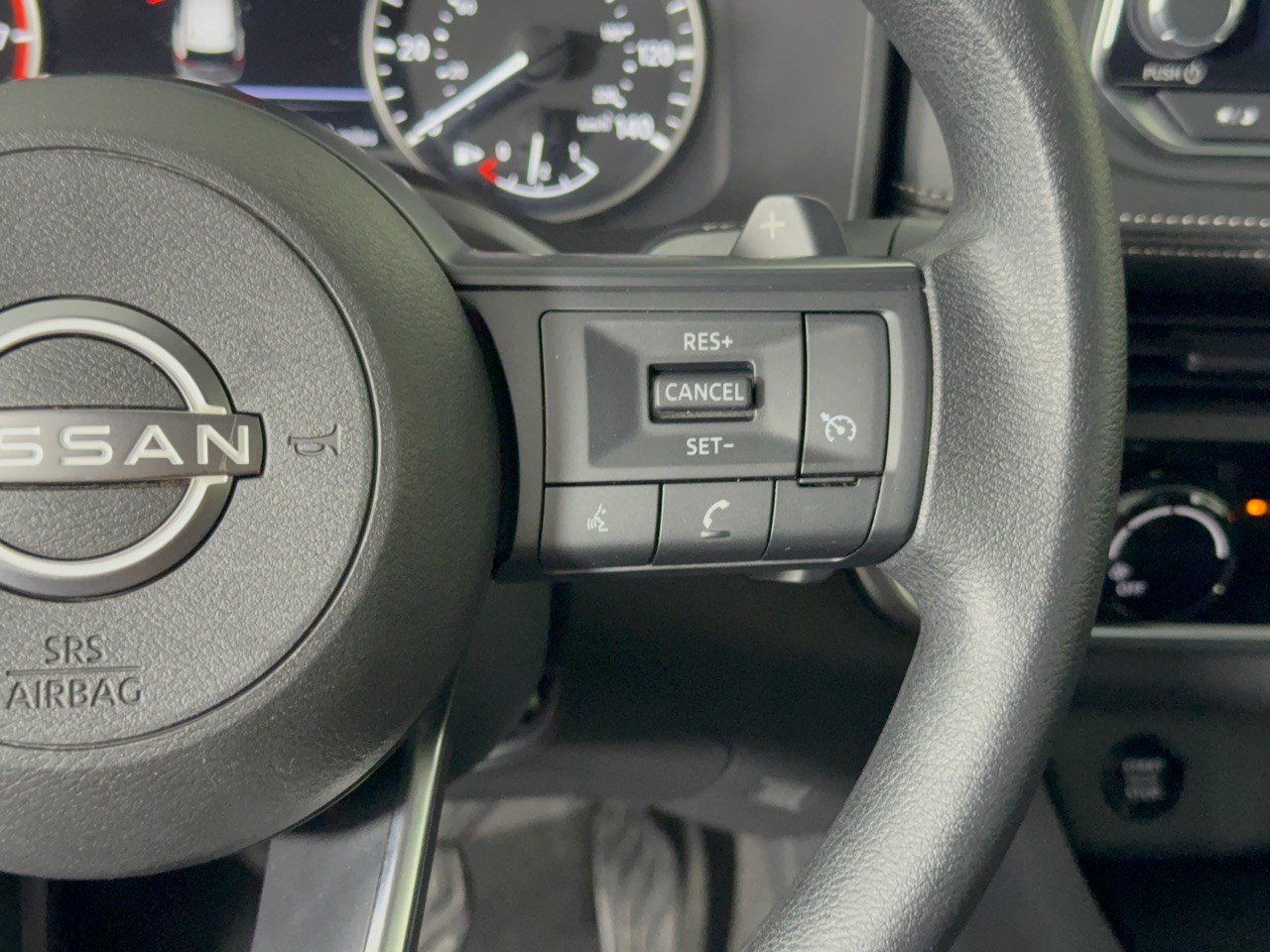 Used 2024 Nissan Rogue S AWD/4WD image 19