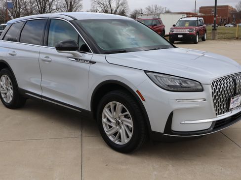 Used 2025 Lincoln Corsair AWD image 3