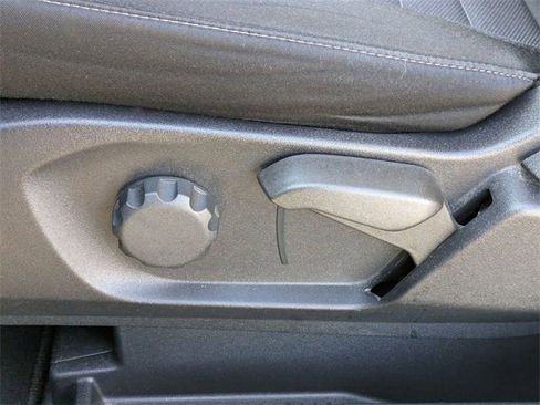 Used 2021 Ford Edge SE image 15