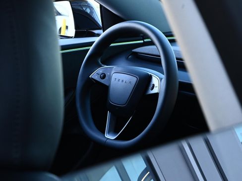 Used 2025 Tesla Model 3 Long Range image 15