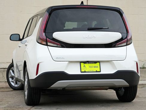 Used 2025 Kia Soul S FWD image 5
