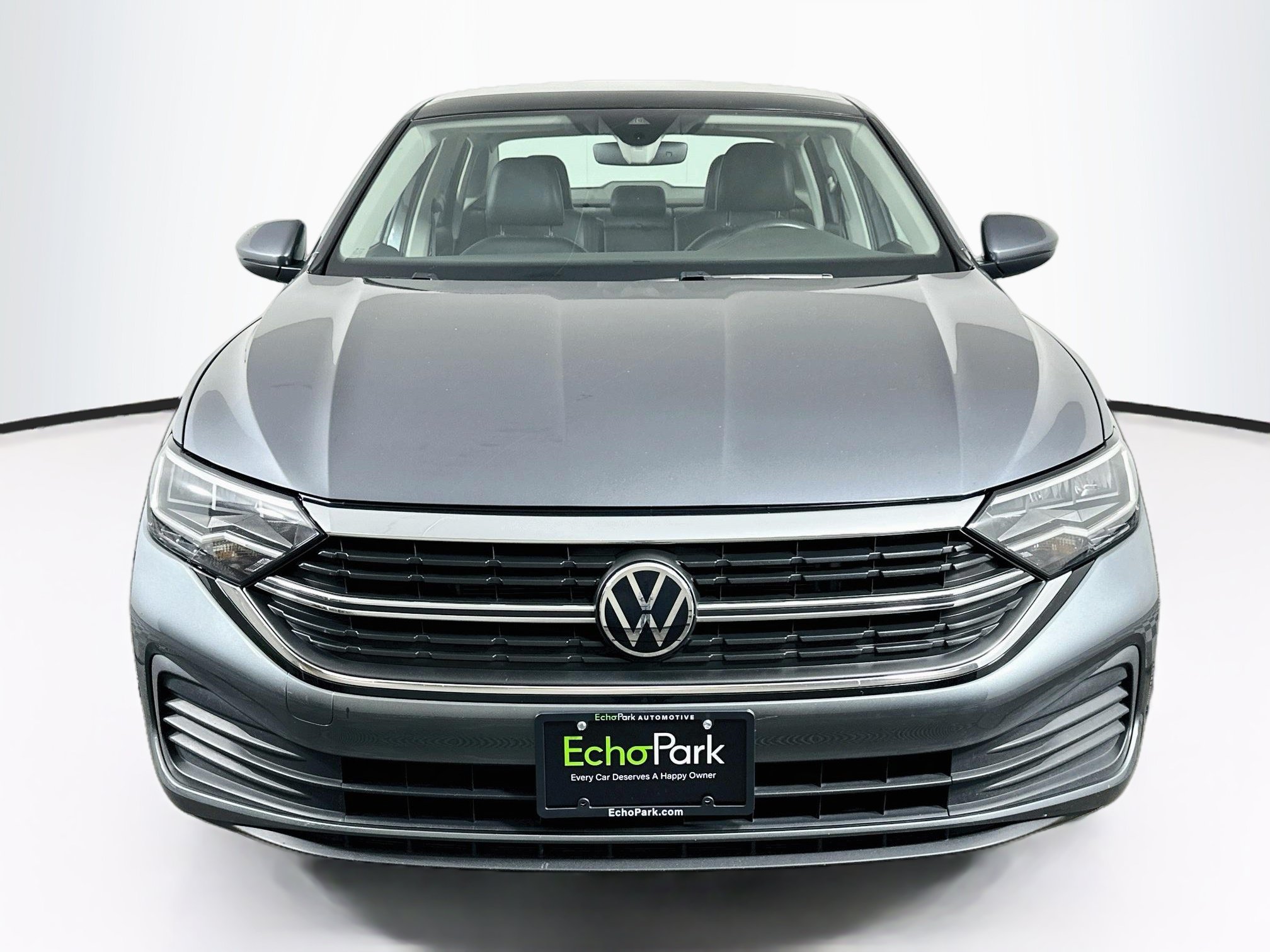 Used 2024 Volkswagen Jetta SE FWD image 2