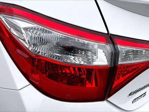 Used 2015 Toyota Corolla S image 26