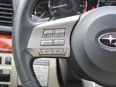 Used 2011 Subaru Outback 3.6R Limited image 40