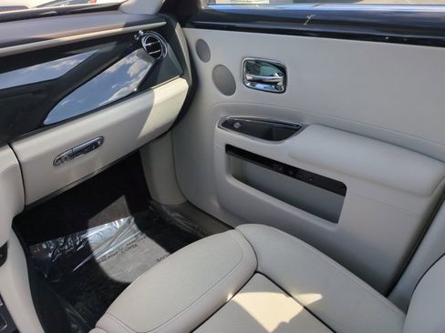 Used 2016 Rolls-Royce Ghost image 17
