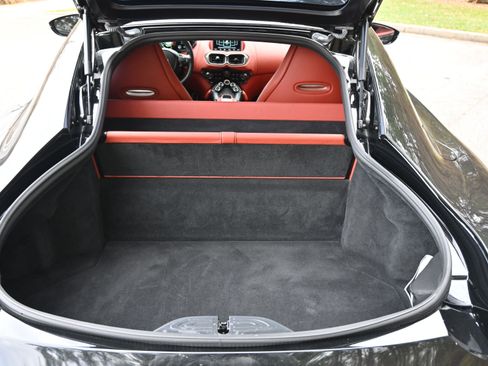 Used 2021 Aston Martin V8 Vantage Coupe image 17