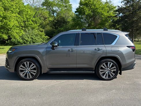 Used 2023 Lexus LX 600 4WD w/ Accessory Package (Z1) image 7