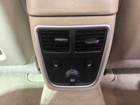 Used 2014 Chrysler 300 C w/ Harman/Kardon Audio Group AWD/4WD image 26