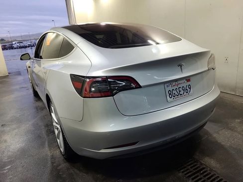 Used 2018 Tesla Model 3 Long Range image 2