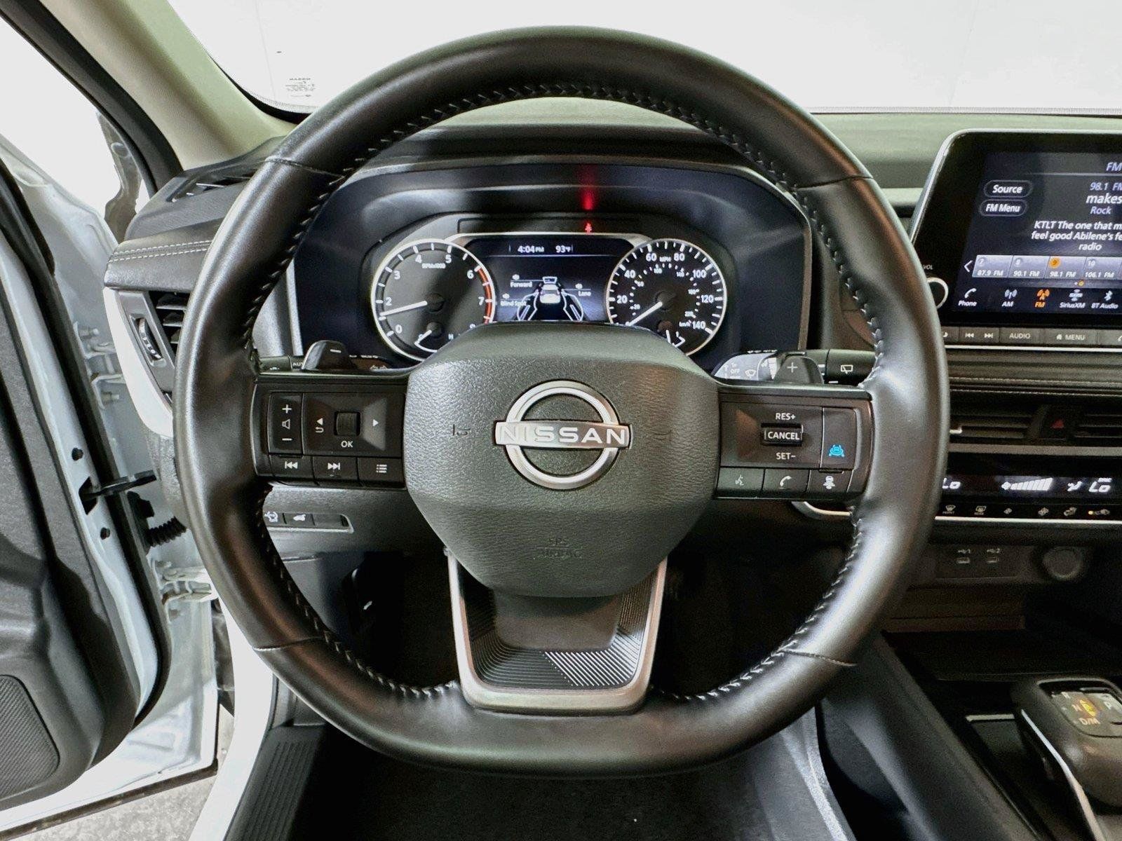 Used 2025 Nissan Rogue SV FWD image 9