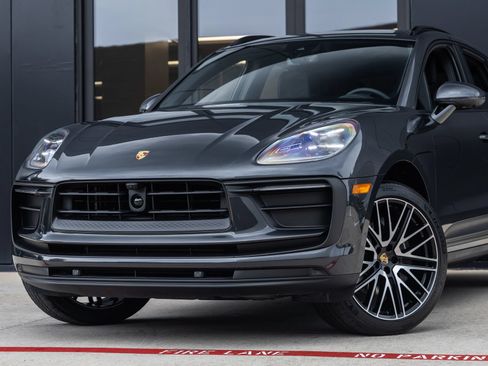 Certified 2026 Porsche Macan AWD/4WD image 7