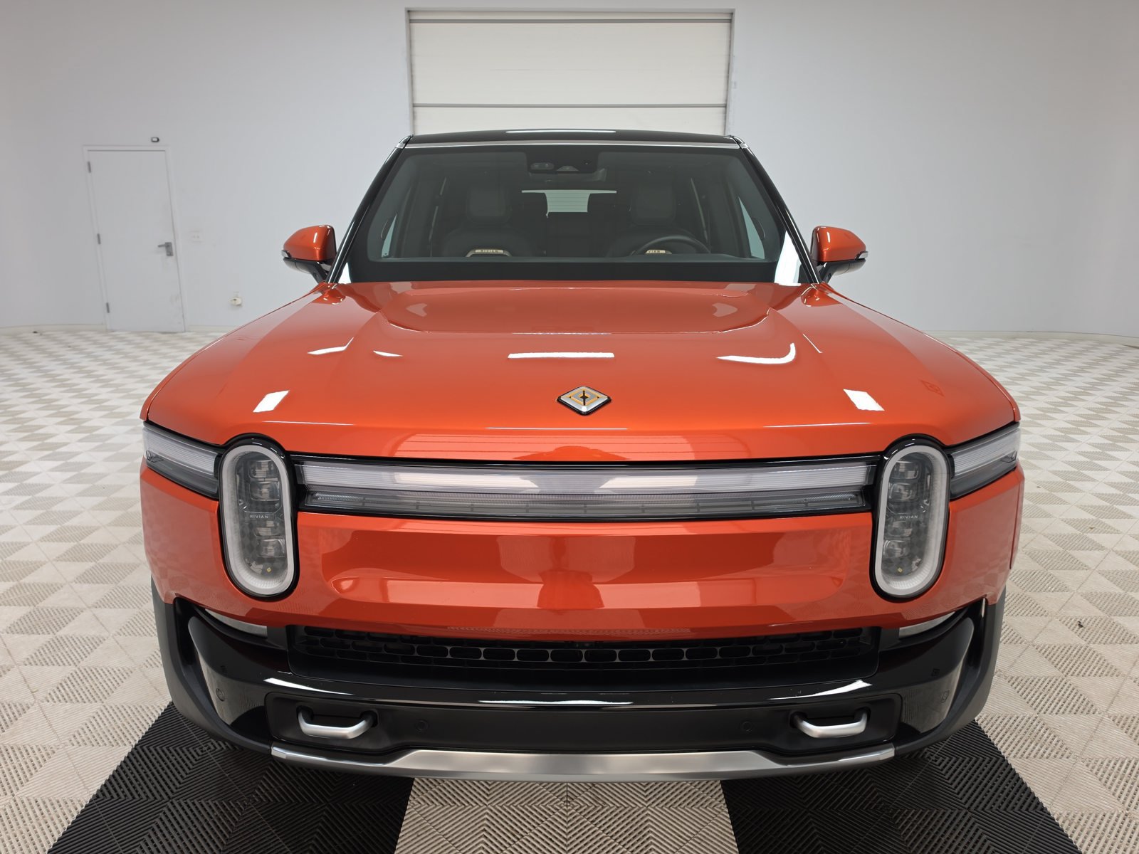 Used 2025 Rivian R1S Adventure Dual AWD/4WD image 8