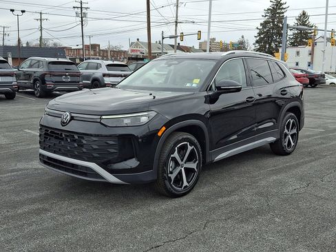 New 2026 Volkswagen Tiguan SE AWD/4WD image 3