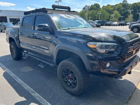 Used 2021 Toyota Tacoma TRD Off-Road w/ TRD Premium Off Road Package AWD/4WD image 2