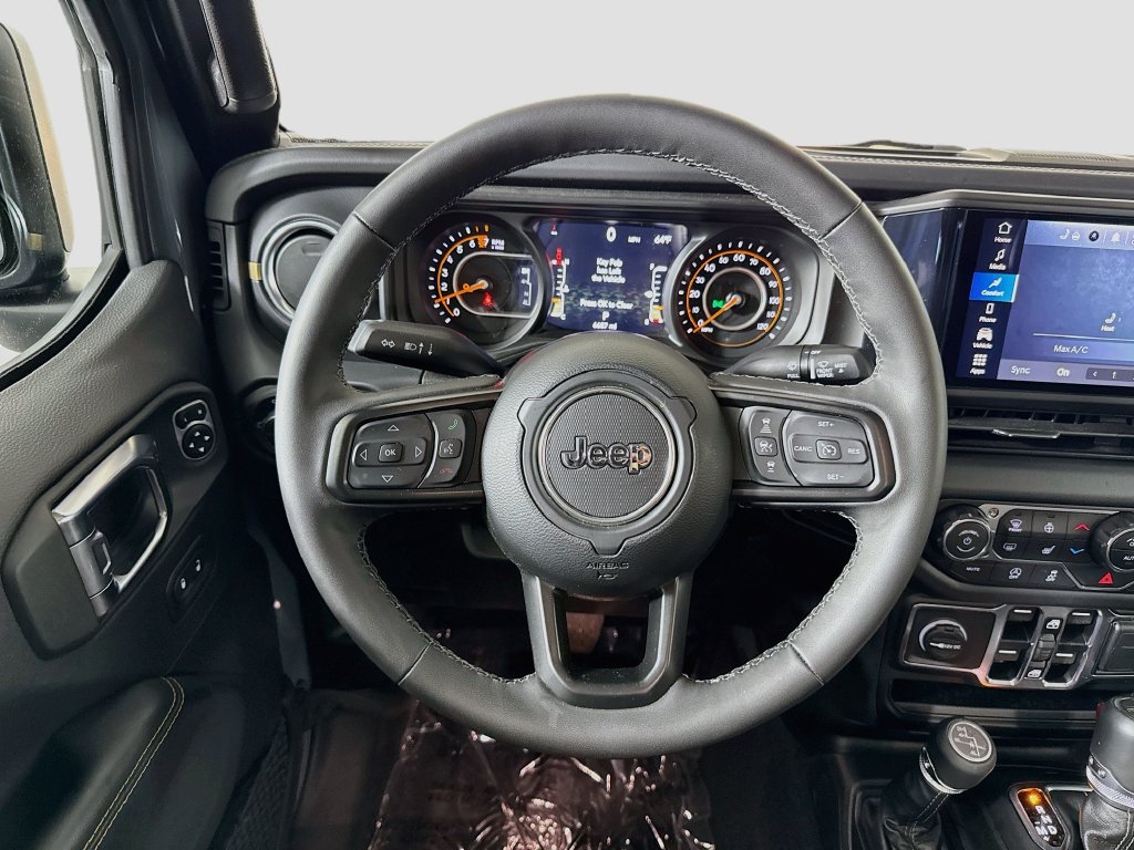 Used 2025 Jeep Gladiator Sport AWD/4WD image 11