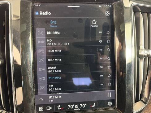 Used 2024 Volvo XC60 B5 Plus image 21