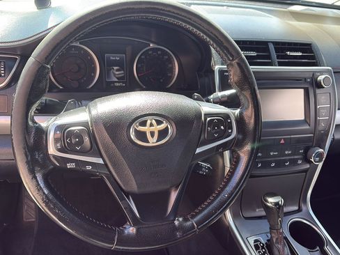 Used 2016 Toyota Camry SE FWD image 9