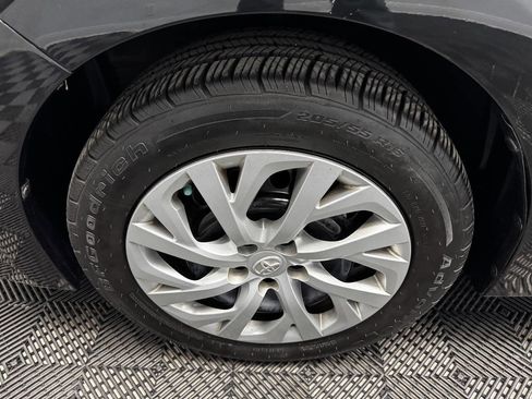 Used 2017 Toyota Corolla LE image 19