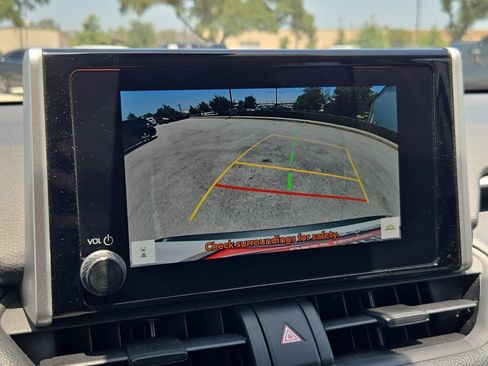 Certified 2025 Toyota RAV4 LE AWD/4WD image 17
