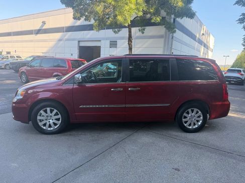 Used 2012 Chrysler Town & Country Touring-L w/ Driver Convenience Group FWD image 7