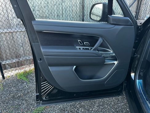 New 2025 Land Rover Range Rover SE image 8