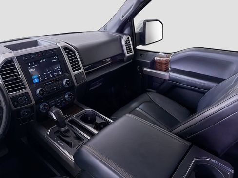 Used 2017 Ford F150 Platinum w/ Equipment Group 701A Luxury AWD/4WD image 28