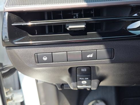 Used 2025 Nissan Murano SV AWD/4WD image 25
