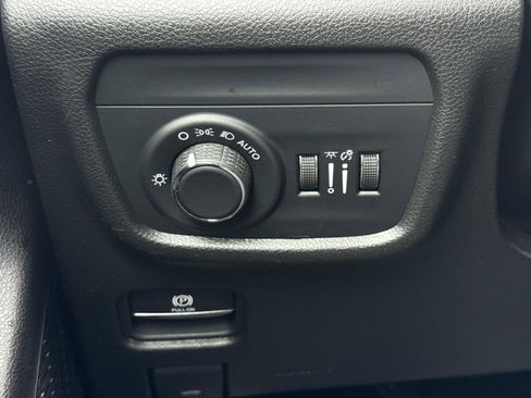 Used 2023 Jeep Grand Cherokee L Laredo image 18