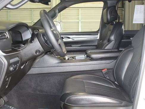 Used 2024 Jeep Wagoneer 4WD image 10