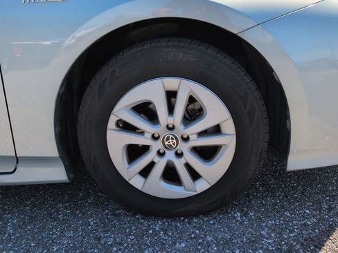 Used 2016 Toyota Prius Two FWD image 11