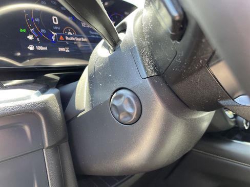 Used 2025 Chevrolet Tahoe Premier AWD/4WD image 23