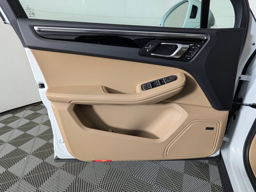 New 2026 Porsche Macan AWD/4WD image 25