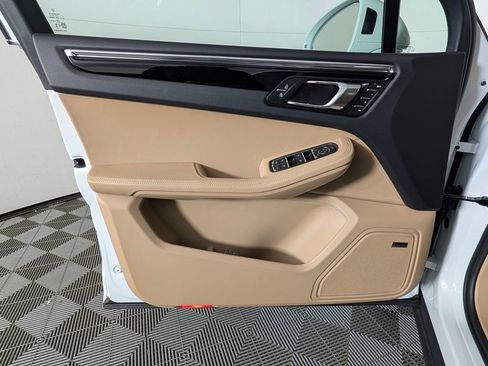 New 2026 Porsche Macan image 25