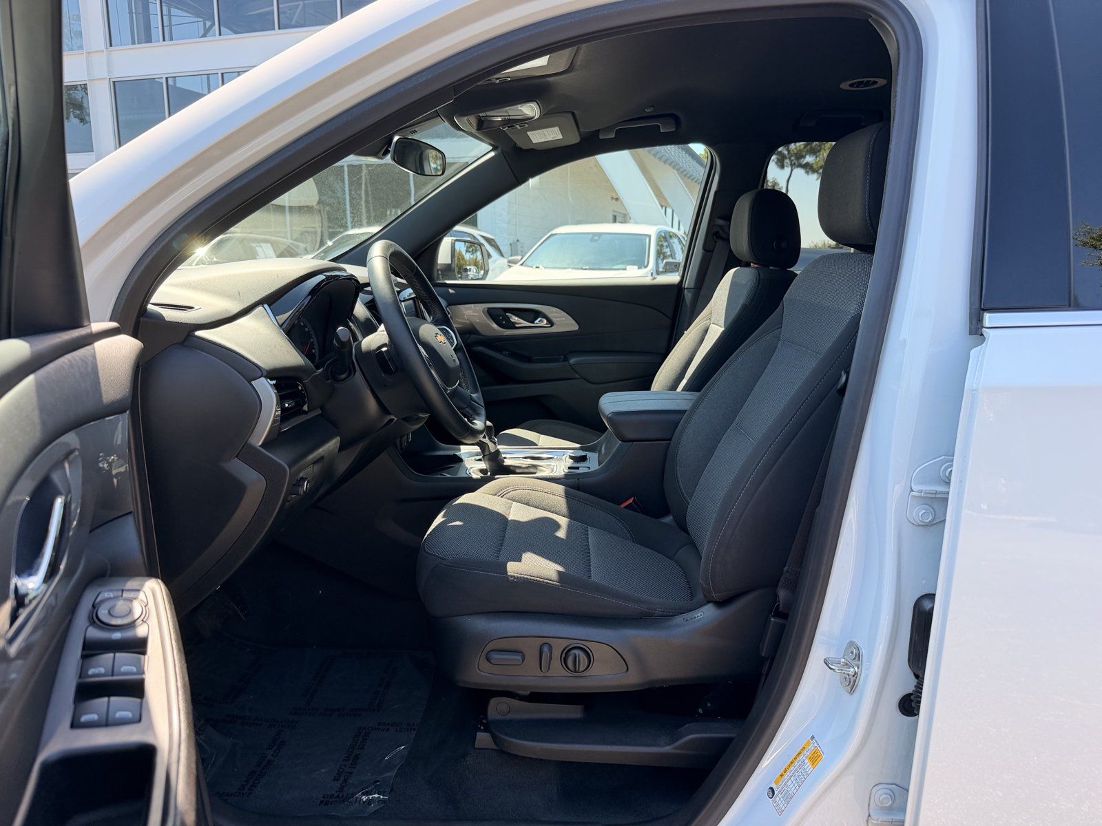 Used 2023 Chevrolet Traverse LT w/ LPO, Cargo Package FWD image 14