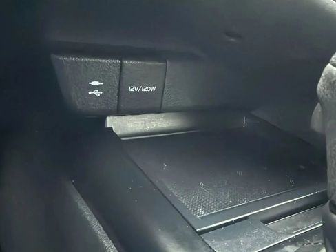 Used 2018 Toyota Camry LE image 19