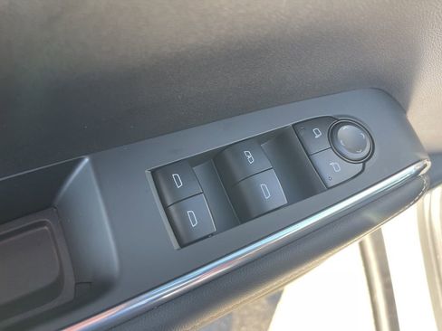 Used 2025 GMC Acadia Elevation image 24