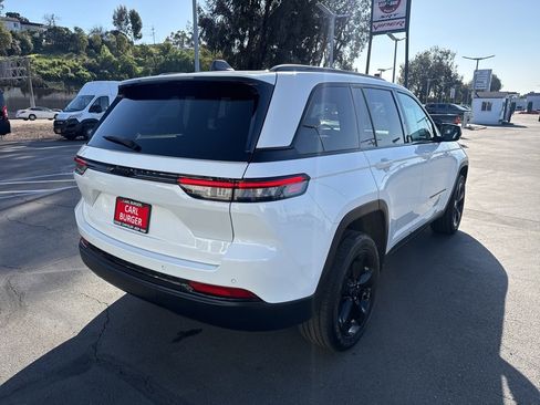 Certified 2024 Jeep Grand Cherokee Altitude image 8