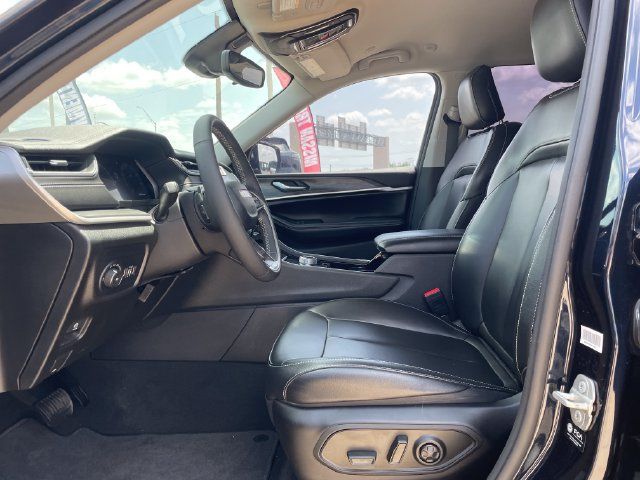 Used 2023 Jeep Grand Cherokee L Limited AWD/4WD image 23