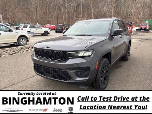 New 2025 Jeep Grand Cherokee 4WD image 3