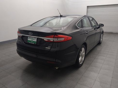Used 2018 Ford Fusion SE w/ Fusion SE Technology Package FWD image 7