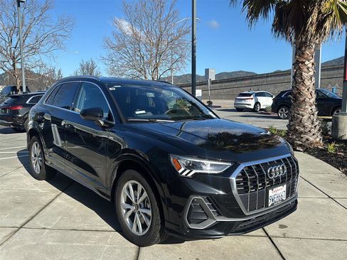 Used 2025 Audi Q3 2.0T Premium w/ Convenience Package image 4