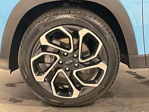 Used 2025 Chevrolet Trax RS FWD image 36