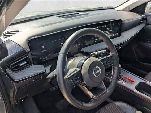 Used 2025 Nissan Kicks SR AWD/4WD image 8