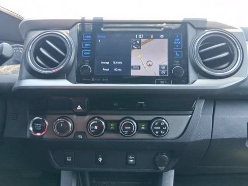 Used 2017 Toyota Tacoma TRD Sport w/ Tow Package (A/T) AWD/4WD image 27