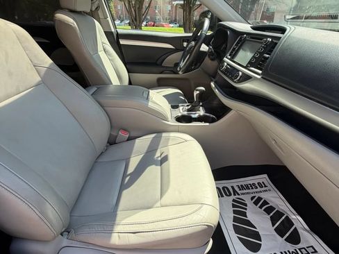 Used 2015 Toyota Highlander XLE AWD/4WD image 16